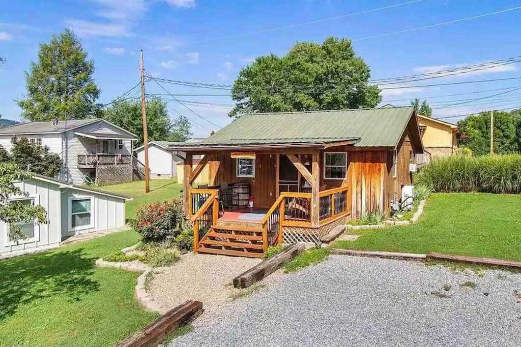 Cozy Cabin Walking Distance To Parkway! Pigeon Forge Εξωτερικό φωτογραφία