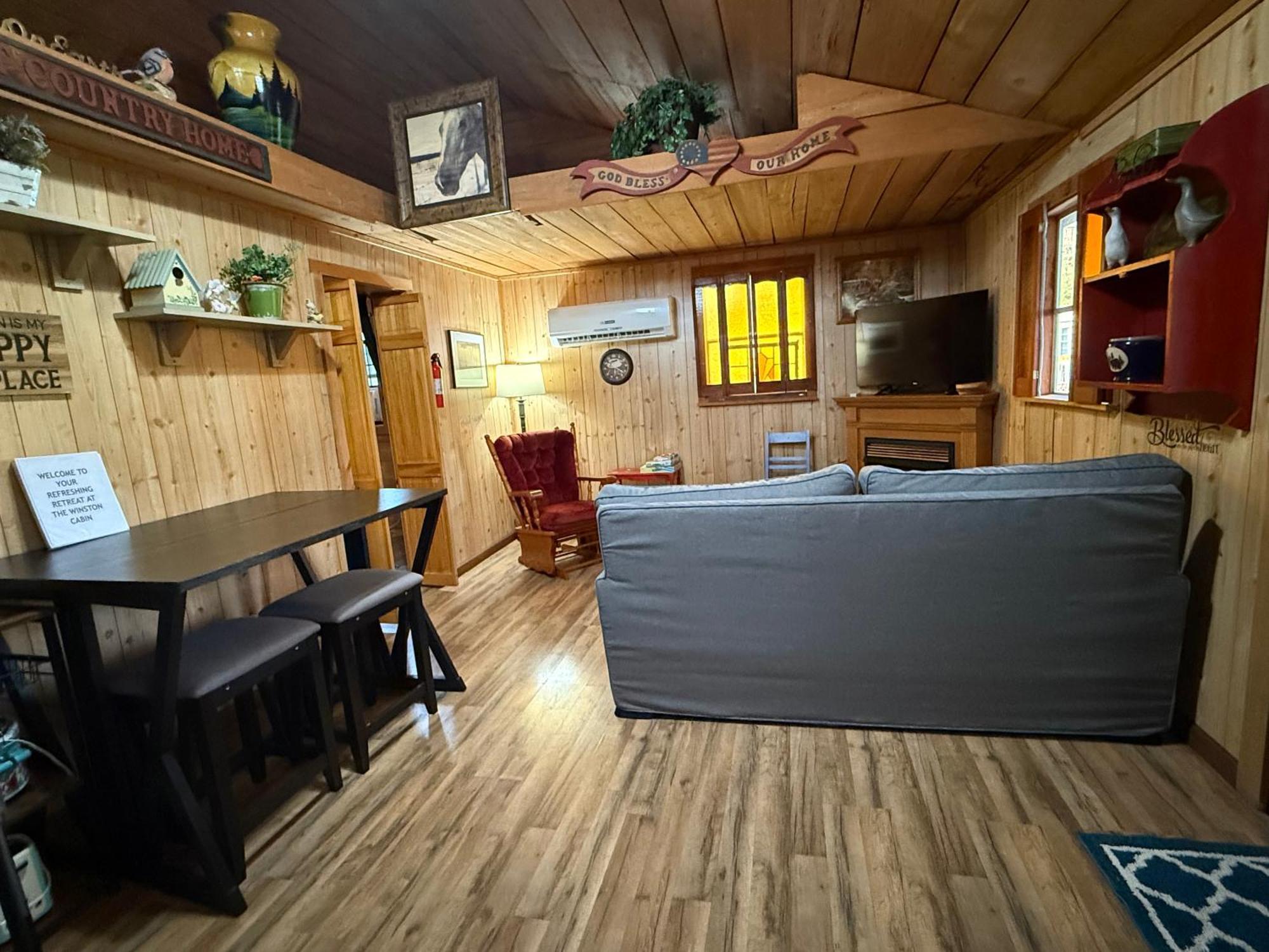 Cozy Cabin Walking Distance To Parkway! Pigeon Forge Εξωτερικό φωτογραφία